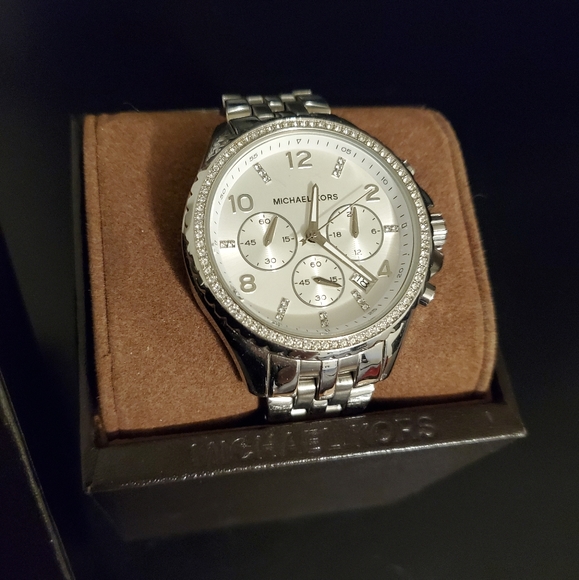 Michael Kors Watch MK5882 - Picture 2 of 4
